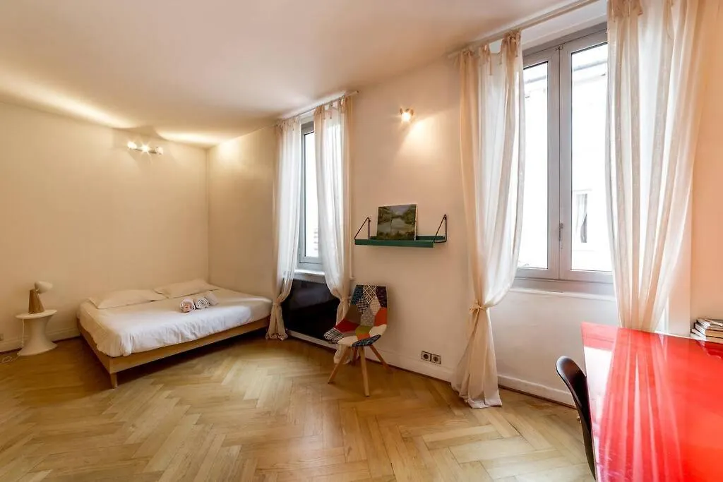 The Lungs Of Lyon Apartamento 0*,  Francia